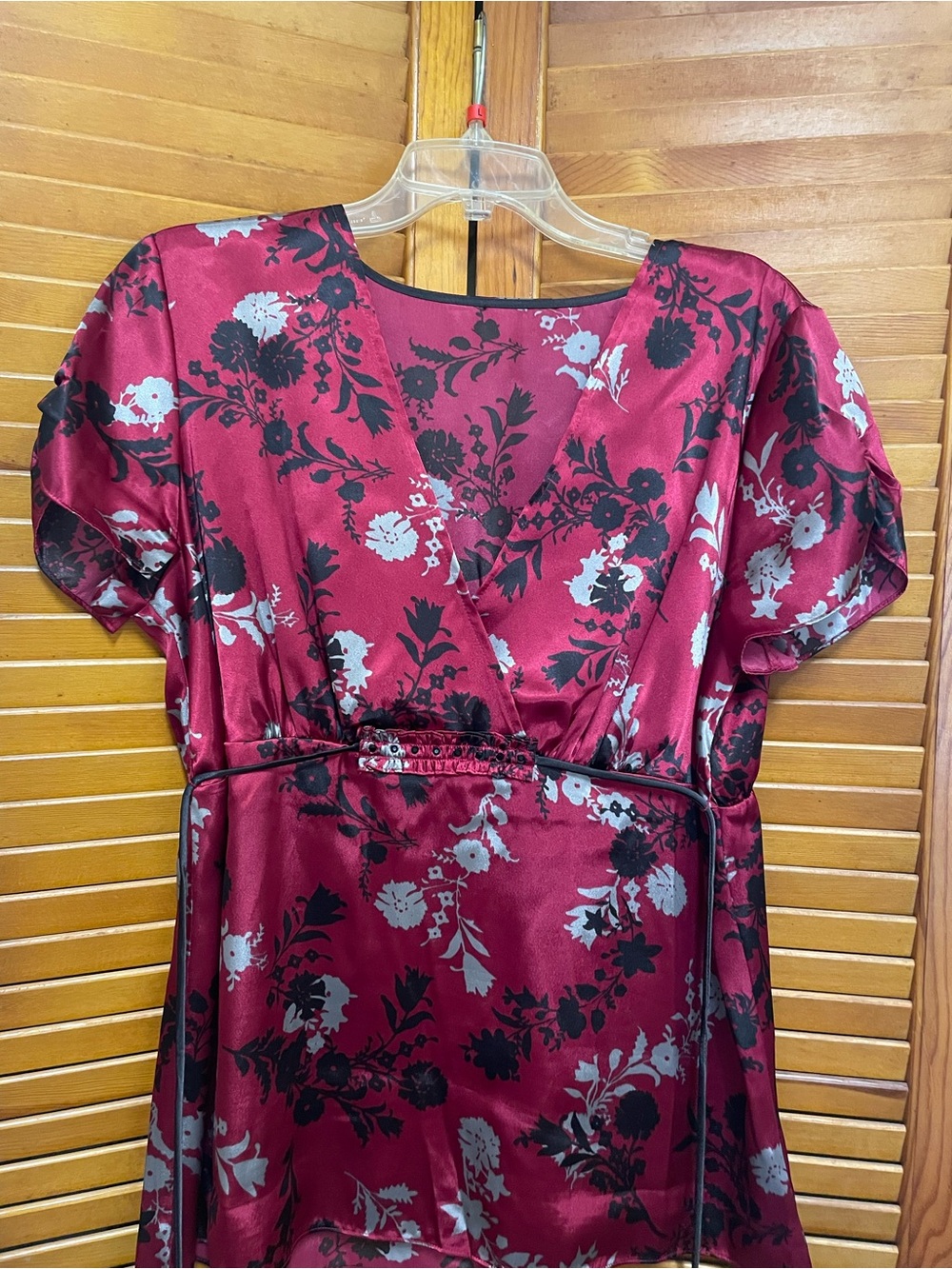 Apt 9 Burgundy Floral V-Neck Top with Black & White Print